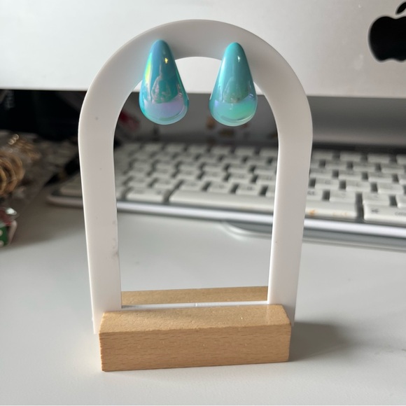 NIP Electric Blue Iridescent Teardrop Earrings - Picture 1 of 4